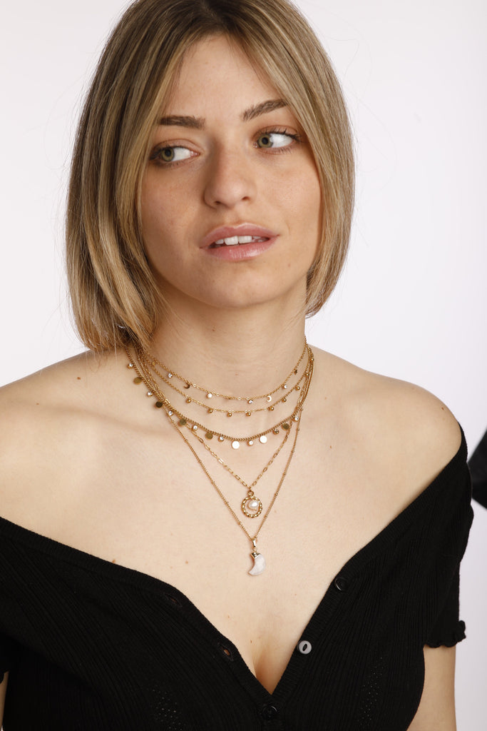 Tendencias joyeras del verano 2024: los collares dorados que elevarán tu look ☀️✨