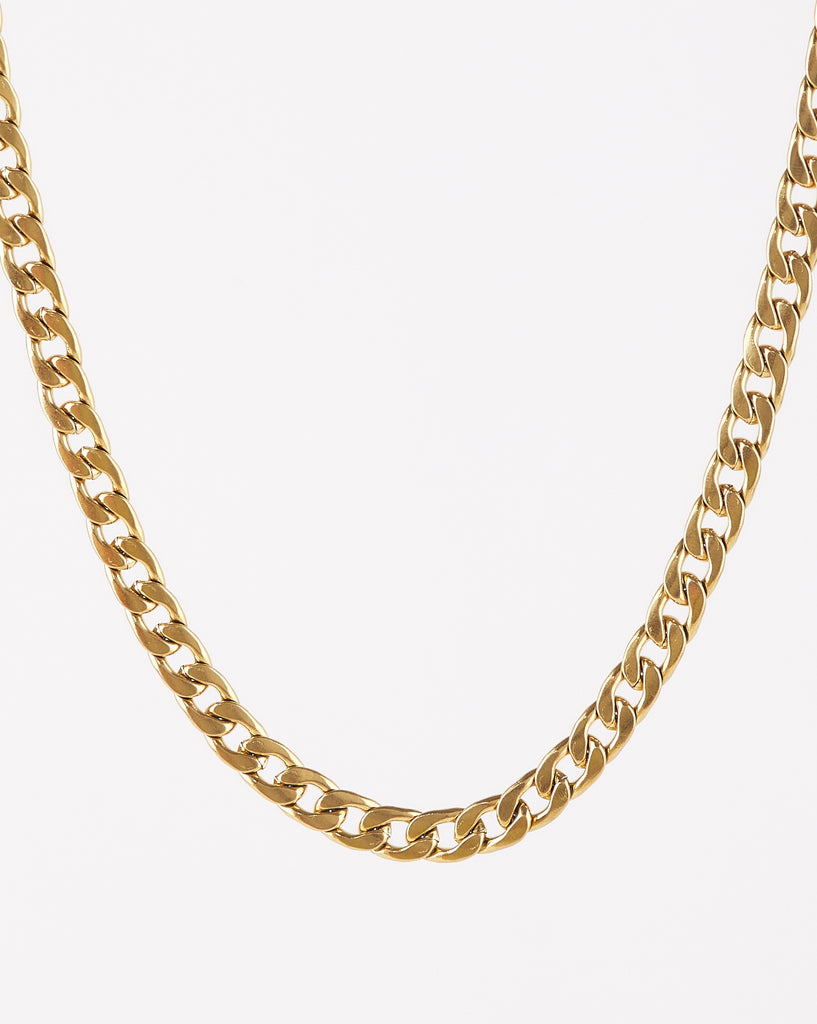 Collar ancho dorado Olimpya, con elsabones medianos dorados.
